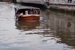 热情的球迷！湖人全队在斯洛文尼亚坐船赏景 粉丝高呼湖人加油